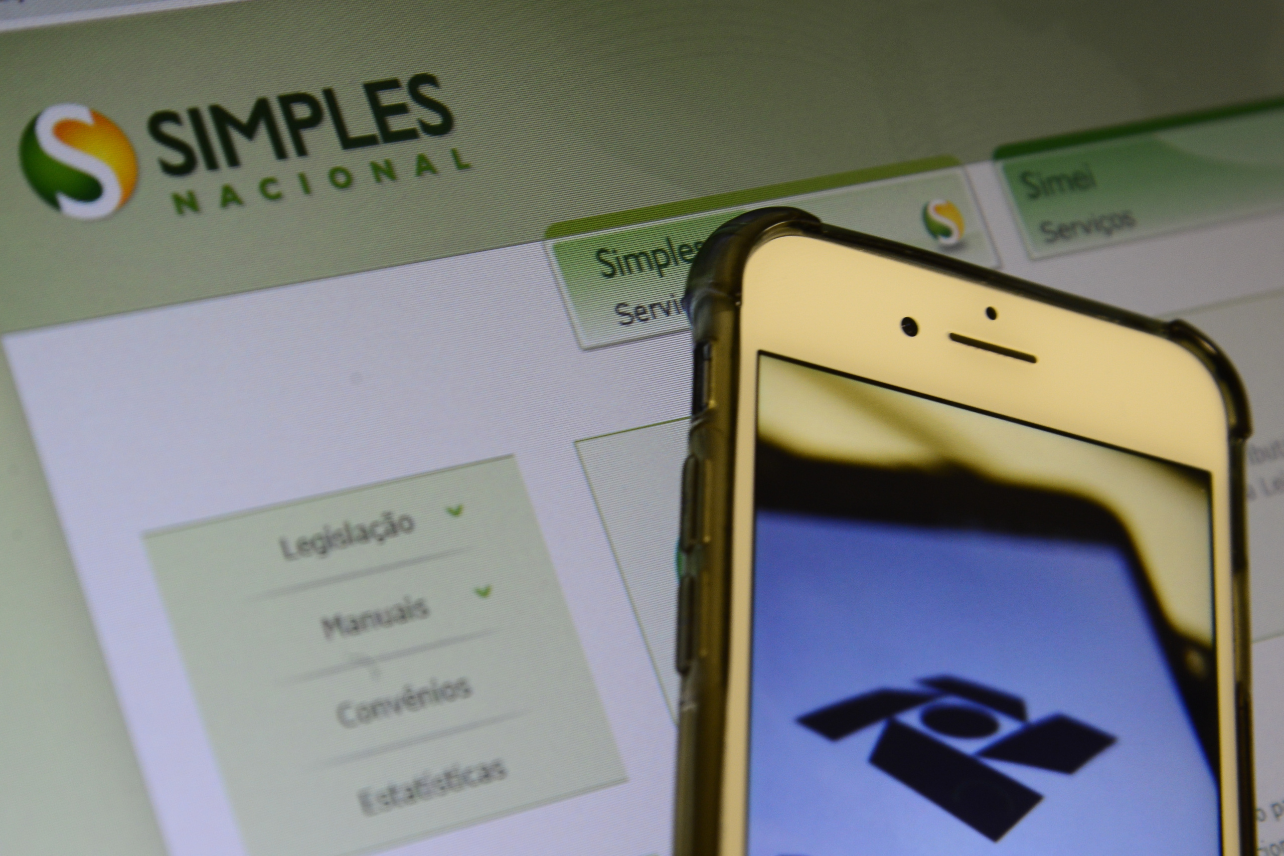 Simples Nacional e regime híbrido do IBS/CBS: como escolher entre simplicidade e creditamento integral em 2027
