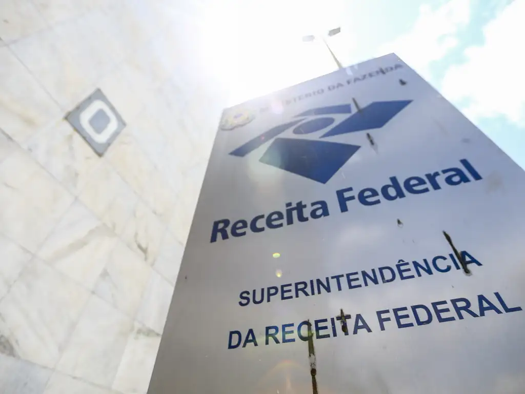 Empresas têm até 30 de outubro de 2026 para corrigir divergências em declarações de PIS/Pasep e Cofins sob risco de multa de 75%