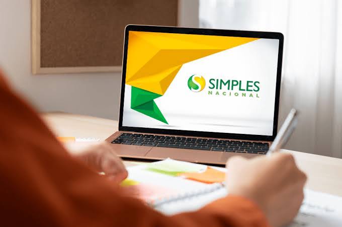 Empresas do Simples têm 30 dias para escolher regime de cobrança de novos tributos da Reforma Tributária